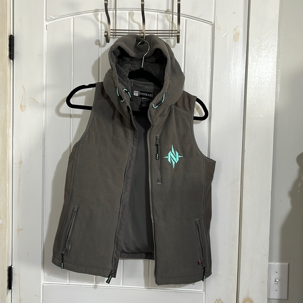 Women’s grey Nomad primaloft hooded vest. Size small.